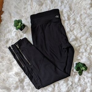 Black Calvin Klein Capri leggings w/ ankle zipper